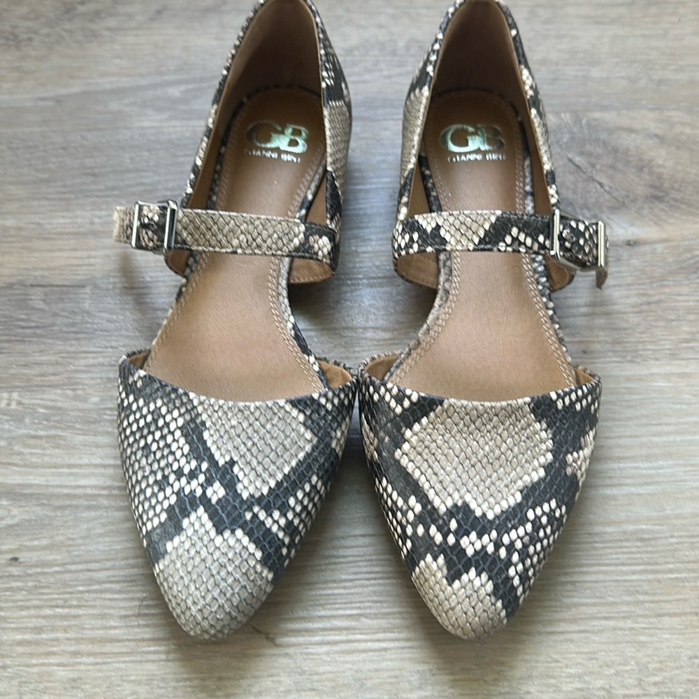Gianni Bini snakeskin flats with buckle. Super cute!!